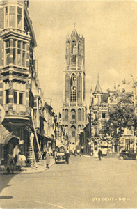 920 Gezicht op de Mariaplaats te Utrecht met op de achtergrond de Domtoren.